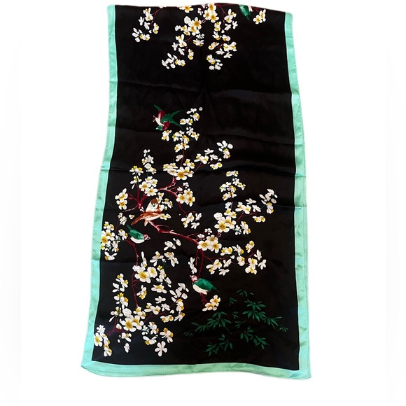 ❌SOLD❌ The Met Silk Scarf - Picture 2 of 6